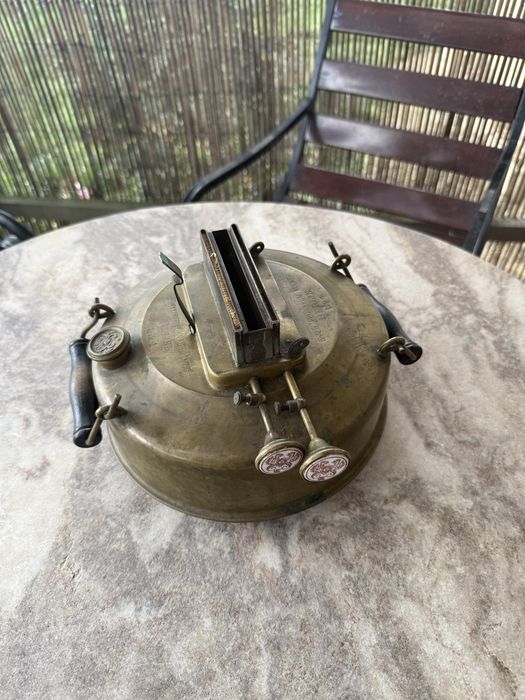 Lampa alama pe benzina din secolul XX camping de colectie deco