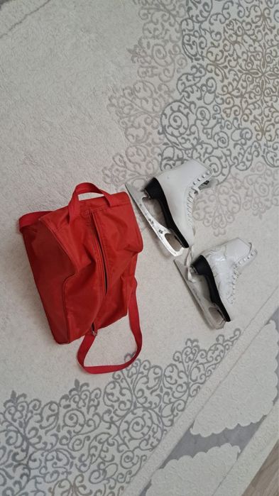 Продам коньки женские