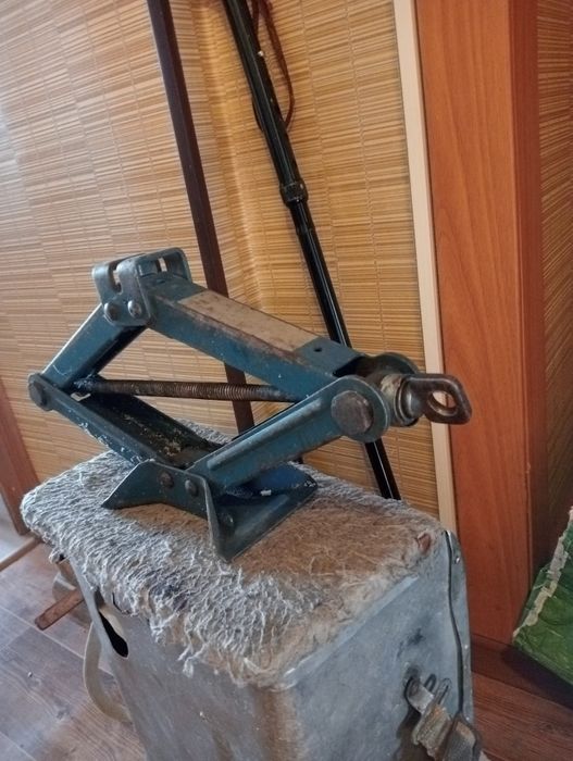 Продам домкрат для автомобиля