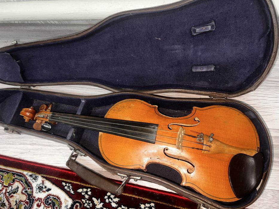 Скрипка со смычком