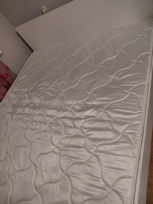 Продается двуспальная кровать с ортопедическим матрасом.