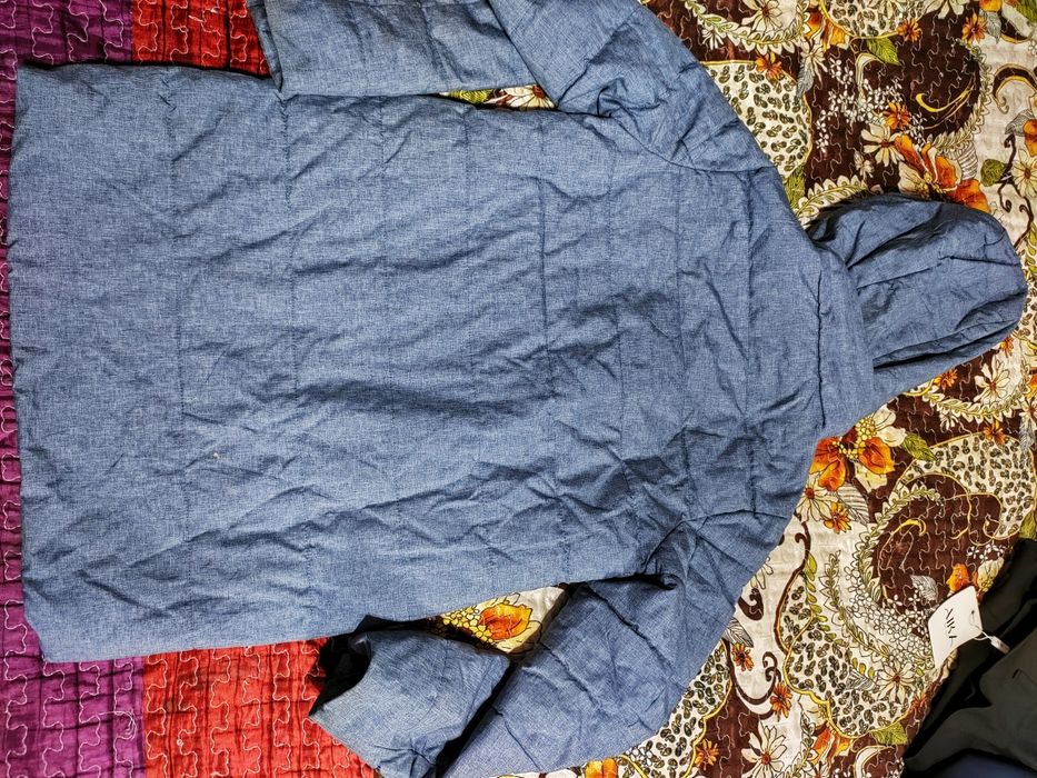 Куртка осенняя на девочку 9-10 лет.