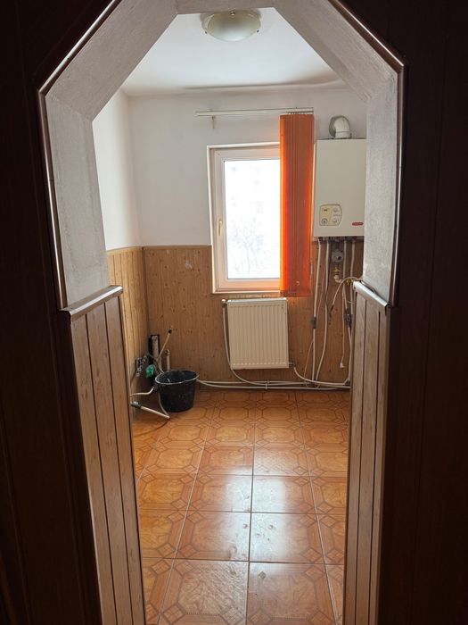 Vând apartament cu 2 camere, situat în zona Stadion Nemobilat