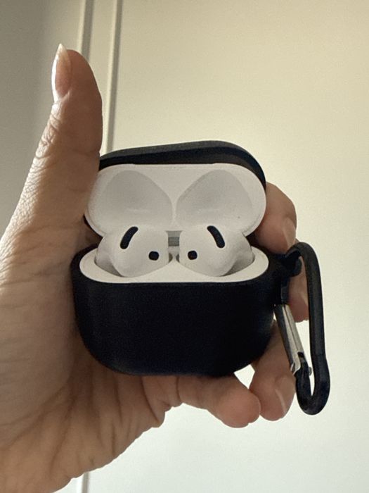 Срочно продам AirPods 4