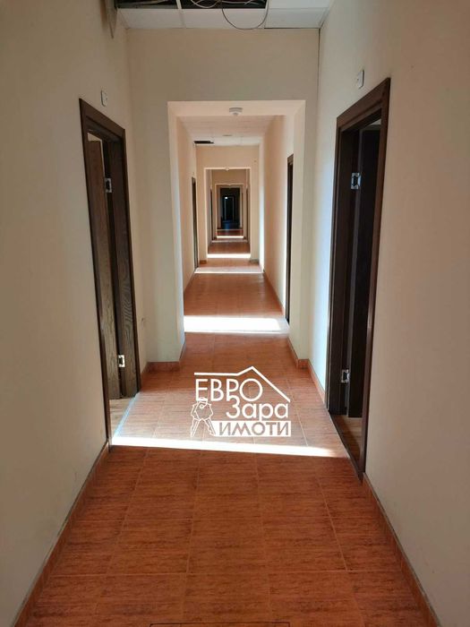 Масивна, обзаведена сграда /хотел/ за продажба в село Любеново