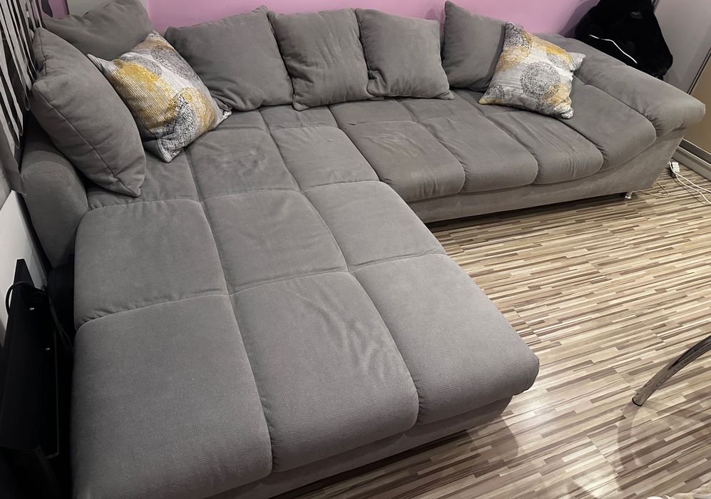Ъглов диван с 8 меки възглавници