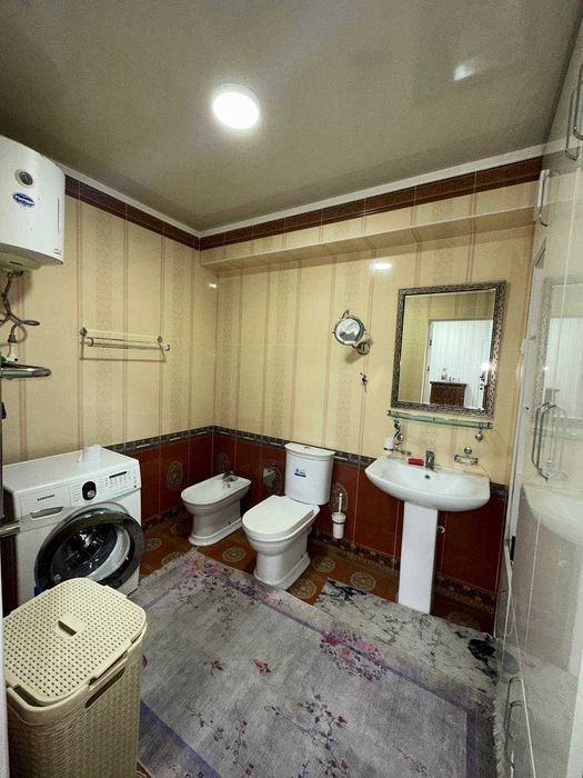 Продается квартира в массиве Хадра (80 + 170 кв.м.).