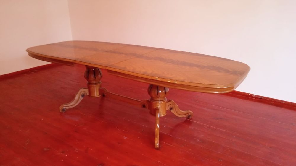 Продается стол раздвижной со стульями