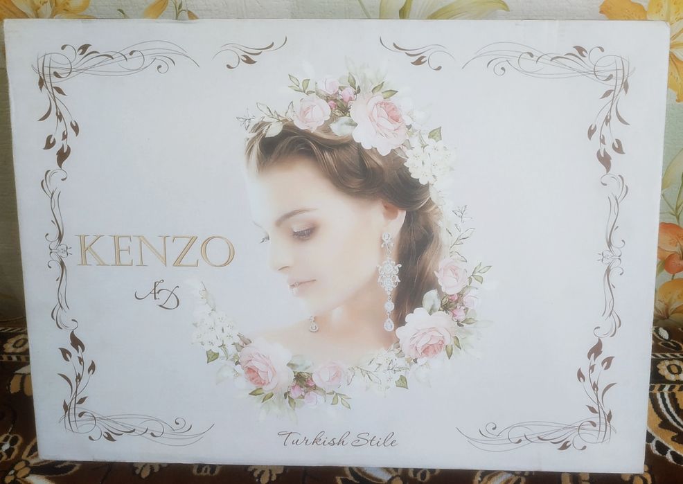 Два комплекта постельного белья Kenzo