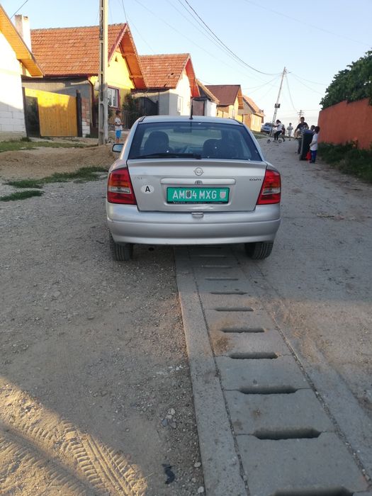 Mașina de vânzare Opel astra G