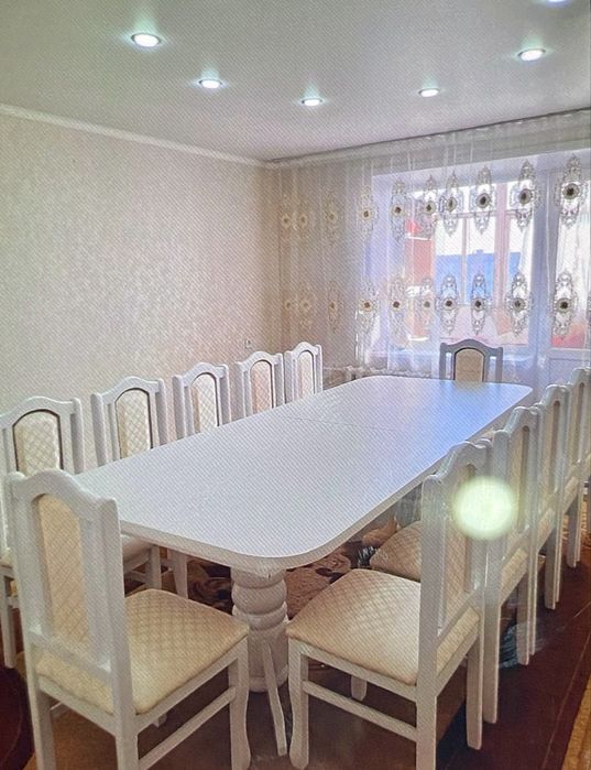 Продаю стол со стульями