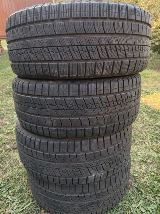 Продам зимние шины 235/45/18