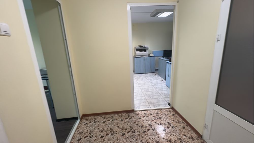 Oferim apartament 3 camere zona Abator, 375 euro