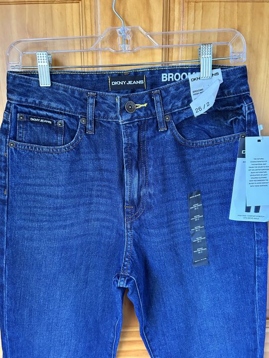 Джинсы mom от бренда DKNY Jeans