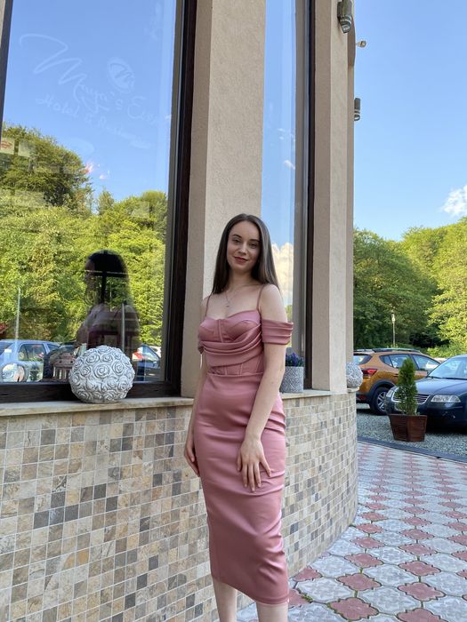 Rochie roz, de vânzare