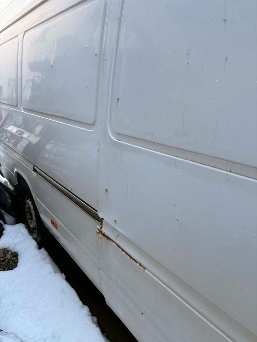 Продавам микробус