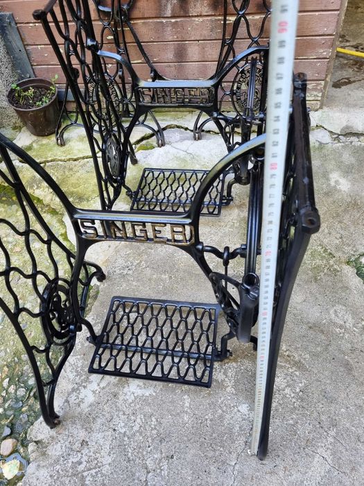 Singer метални крака за шевна машина.