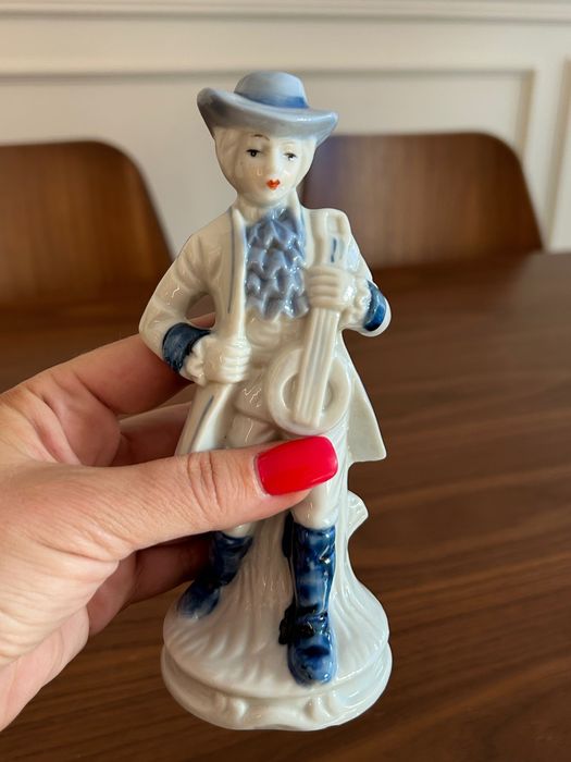 Порцеланова статуетка