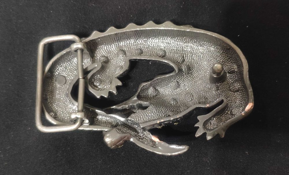 Пряжки редкие крупные