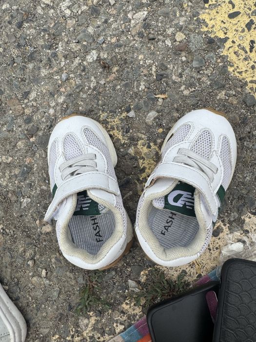 Продам летние кроссовки детские