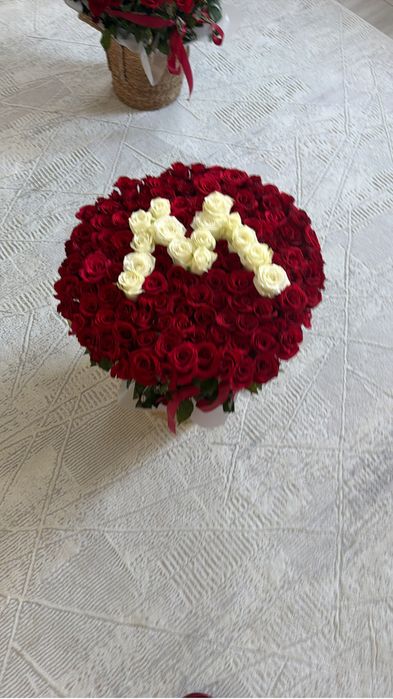 Цветы в корзине