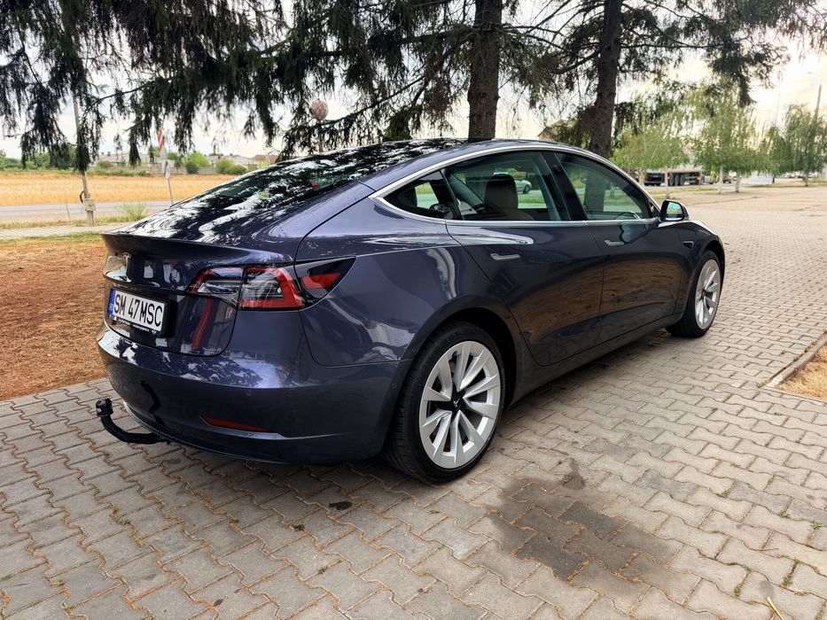 Tesla Model 3 RWD
