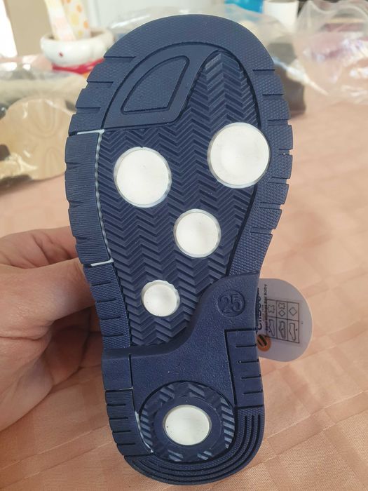 Детски сандали, чисто нови