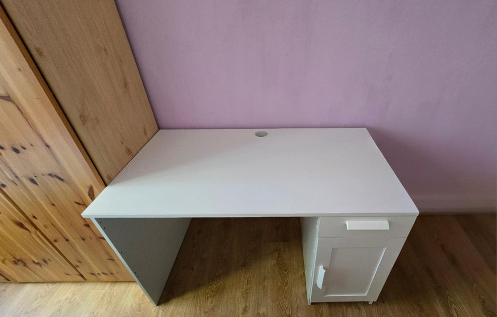 Birou alb modern cu sertar și dulăpior