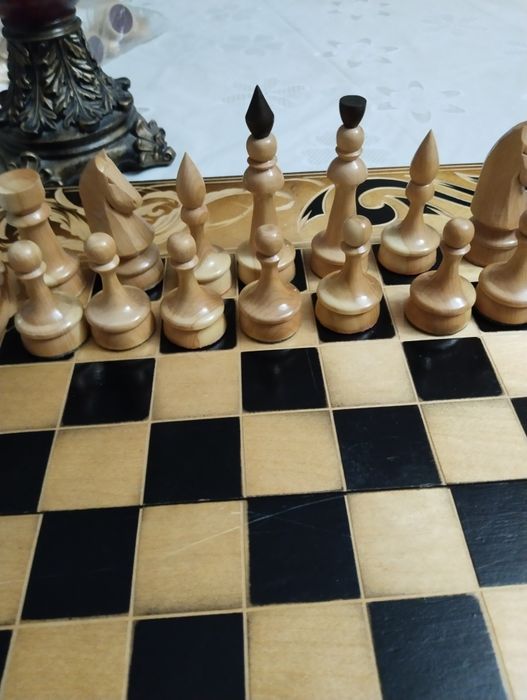 Шахматы, нарды 3 в одном, новые.