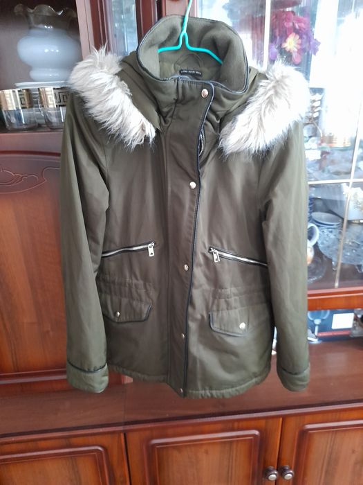 Продам куртку женскую