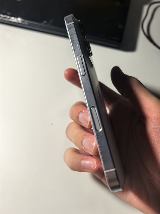 Продам IPhone 16 pro 256 в хорошем состоянии