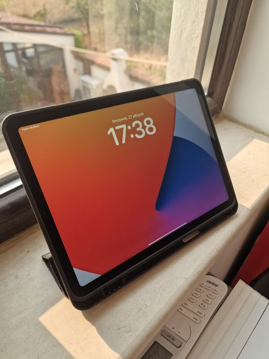 Ipad air 4 gray Wi-Fi на 6 месеца