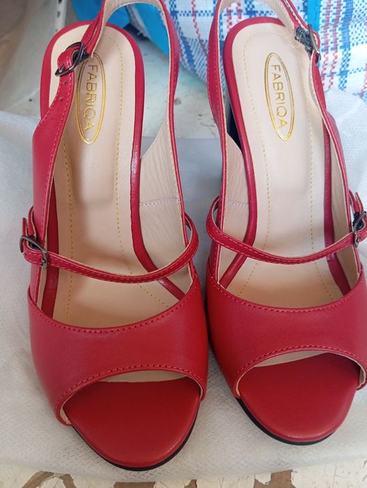 Продам туфли и босоножки