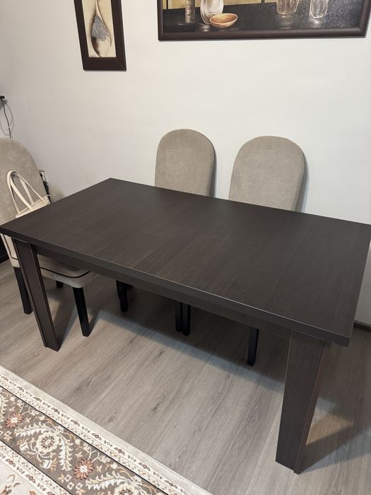 Vând set mobilă+masă+scaune