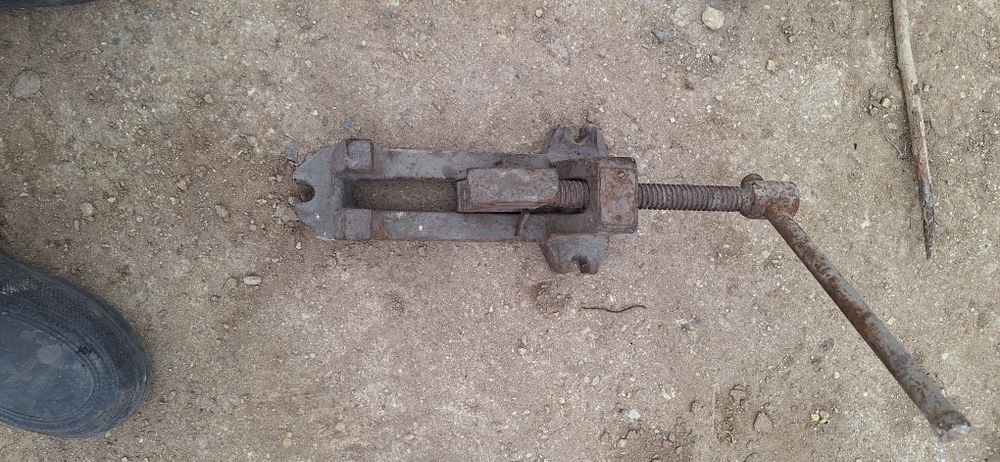 Продам спец тисы