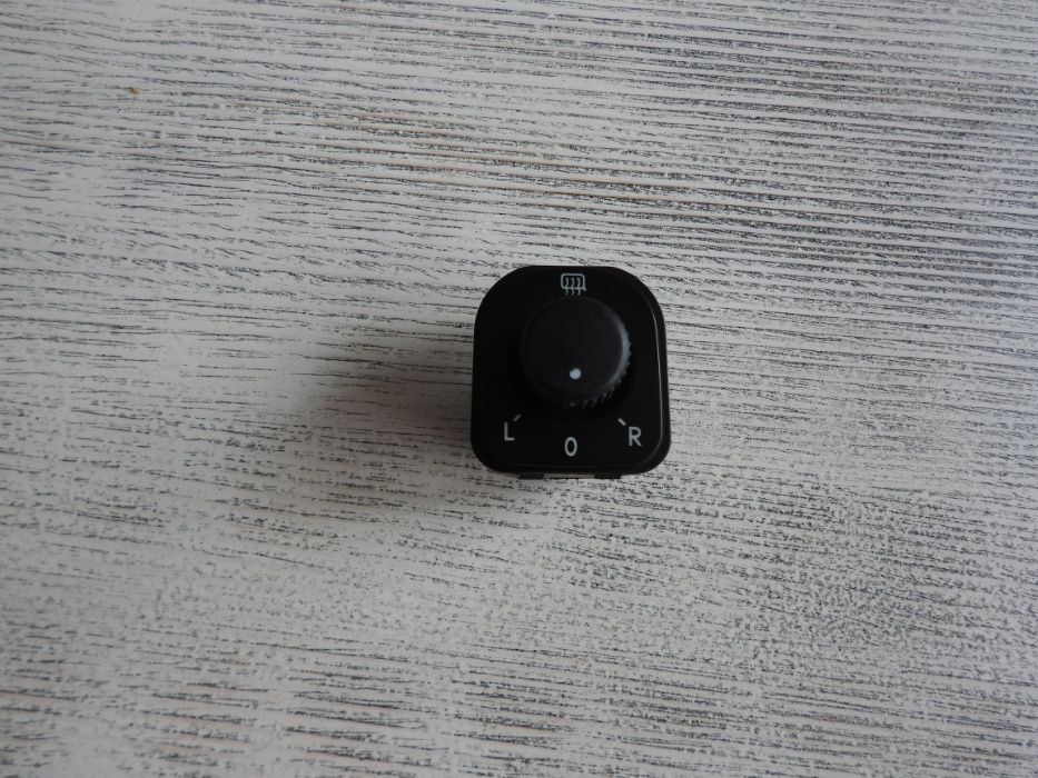 Джойстик за ел. огледала,ел. регулатор бутон vw golf 5,passat b6..