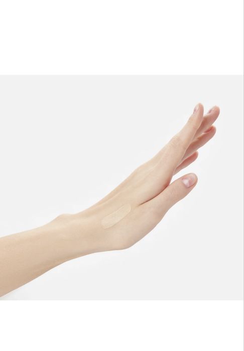 Тональный крем GIVENCHY  prisme libre glow.