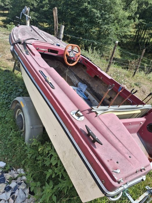Vând barcă cu peridoc