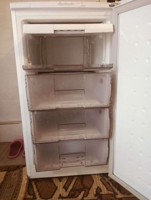 LADA CONGELATOR in stare buna