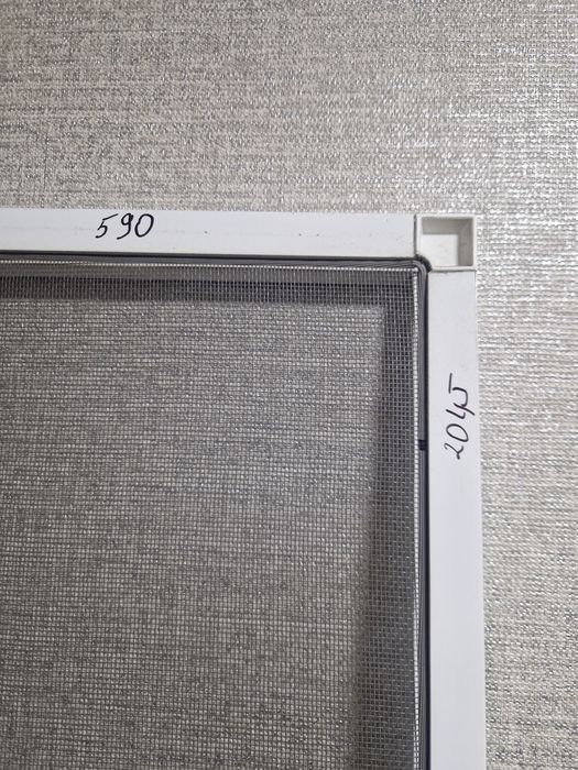 Продам москитную дверь на балкон