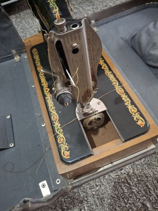 Продам швейную машинку