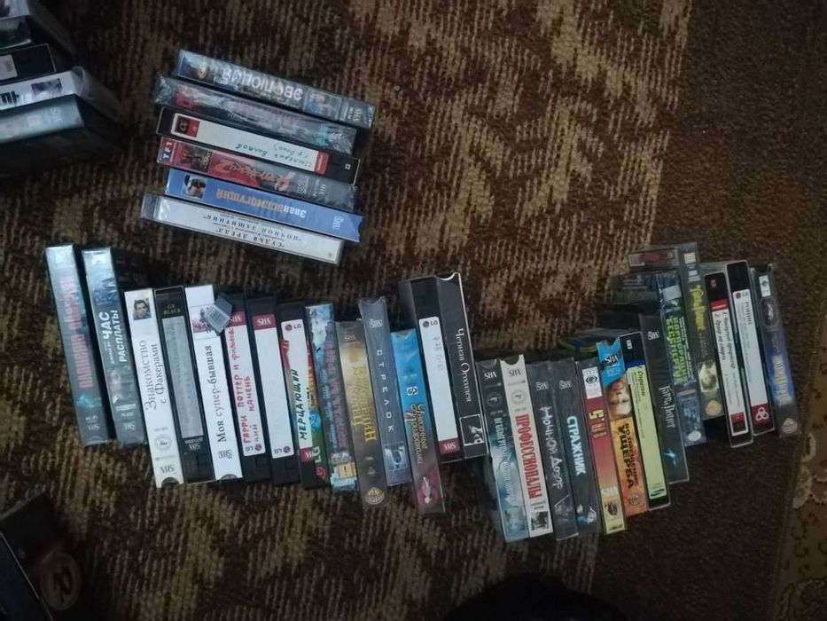 Большой Телевизор (29) видеомагнитофон и кассеты