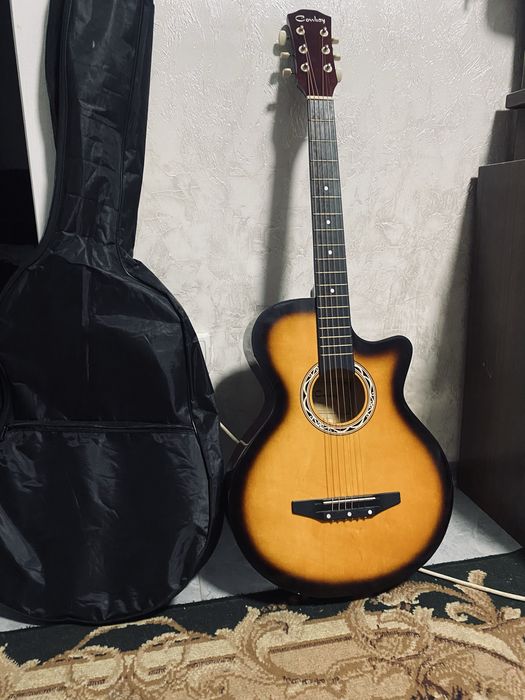 Продам гитару стоит без дела