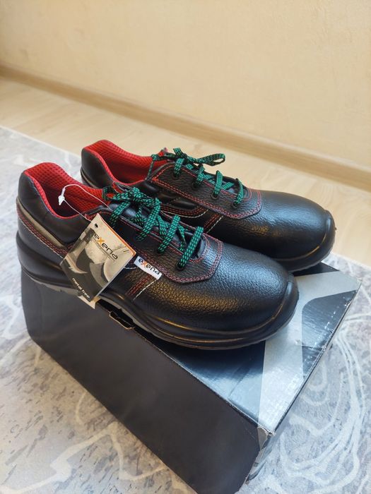 Нови работни обувки