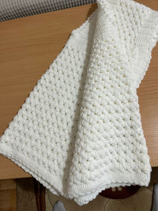 Плетен елек изплетено на една кукака