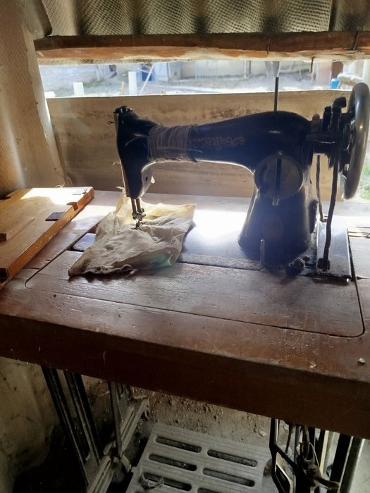 Швейная машина Б/У