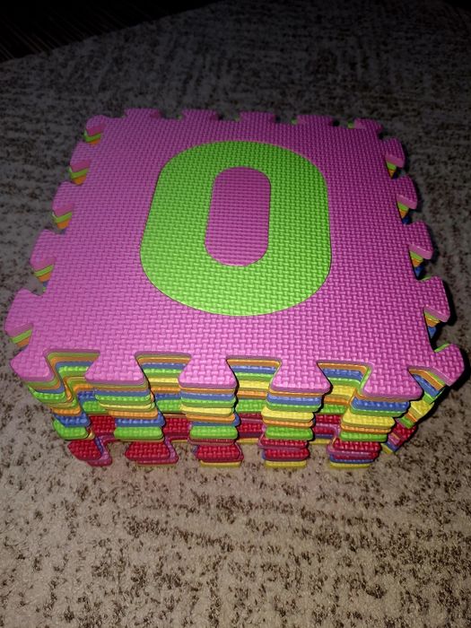 Covor puzzle din spumă 20 bucăți.