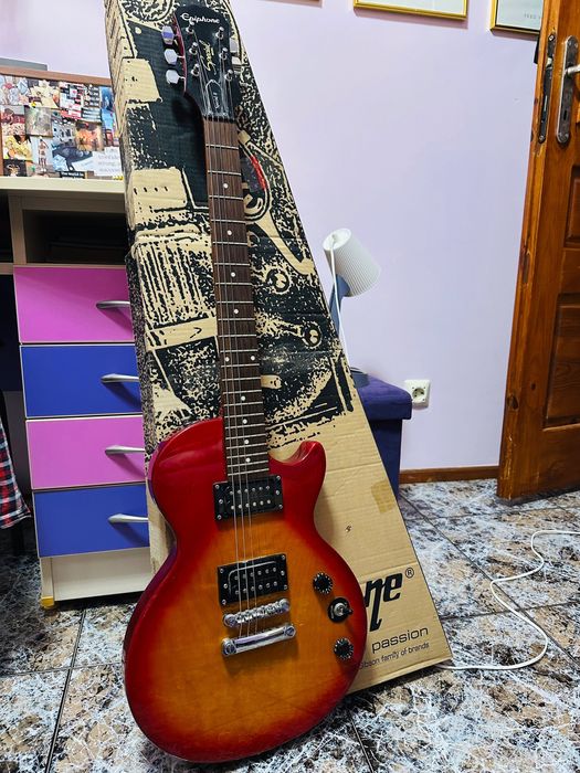 Продавам китара Epiphone