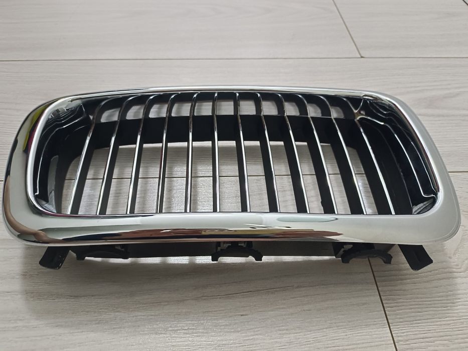 Решётка радиатора BMW е38 правая