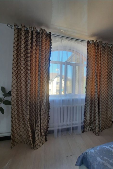 Продам шторы на 2 окна